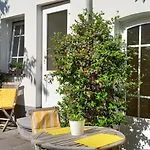 Mit Grosser Terrasse *