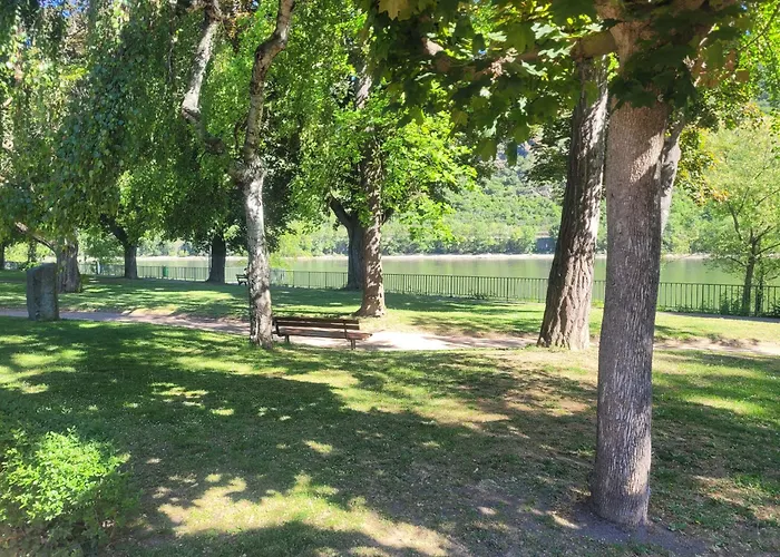 Mit Grosser Terrasse *